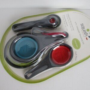 NWT Squish measuring cup and spoons set